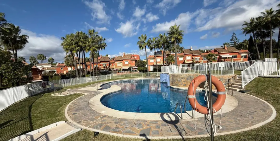 Продажа дома на две семьи в Atalaya 11