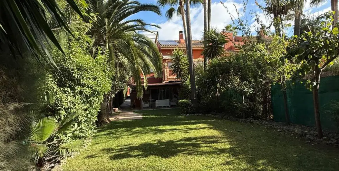 Продажа дома на две семьи в Atalaya 14