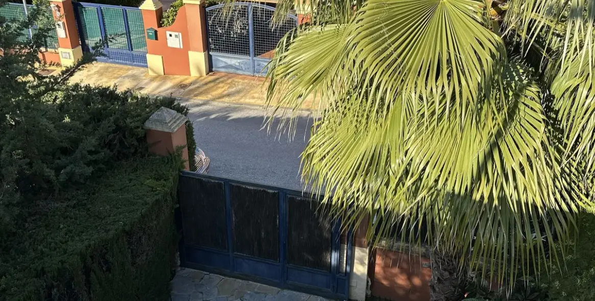 Продажа дома на две семьи в Atalaya 16