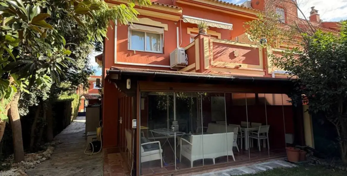 Продажа дома на две семьи в Atalaya 17