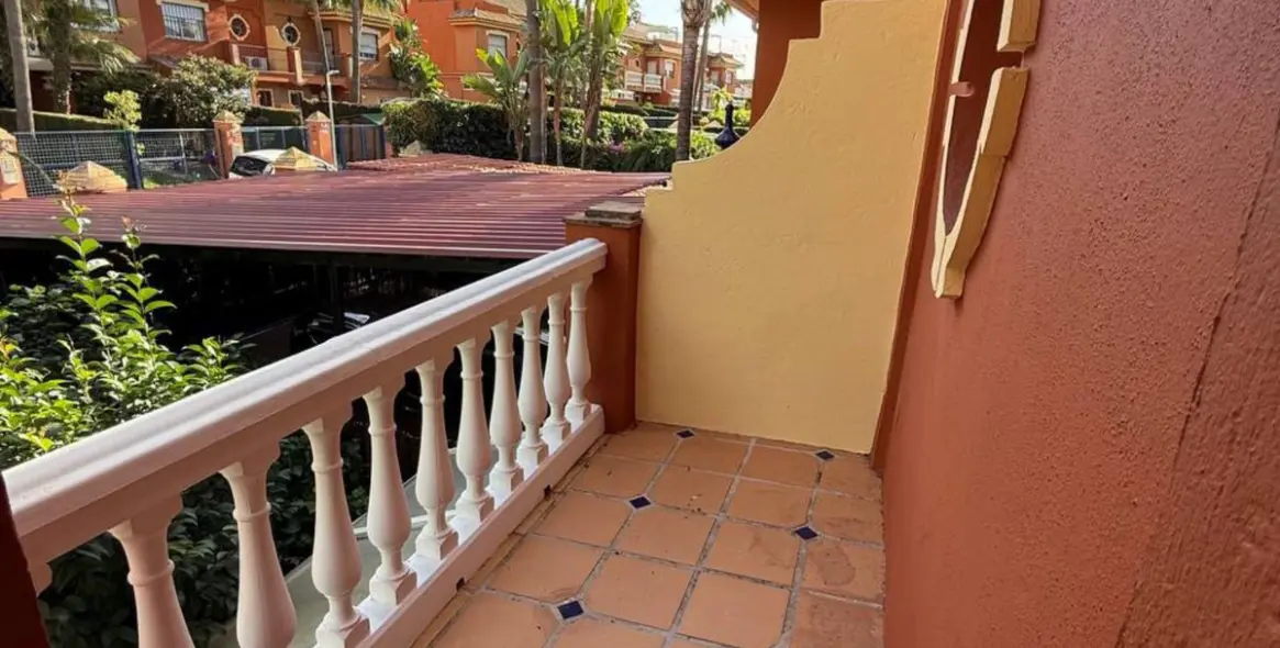 Продажа дома на две семьи в Atalaya 18