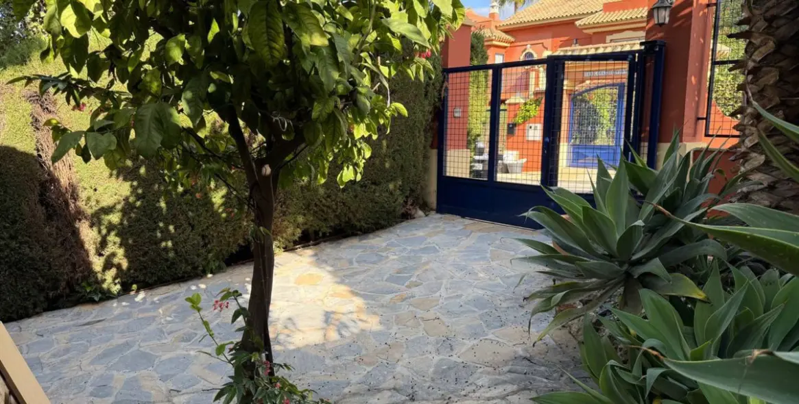 Продажа дома на две семьи в Atalaya 20