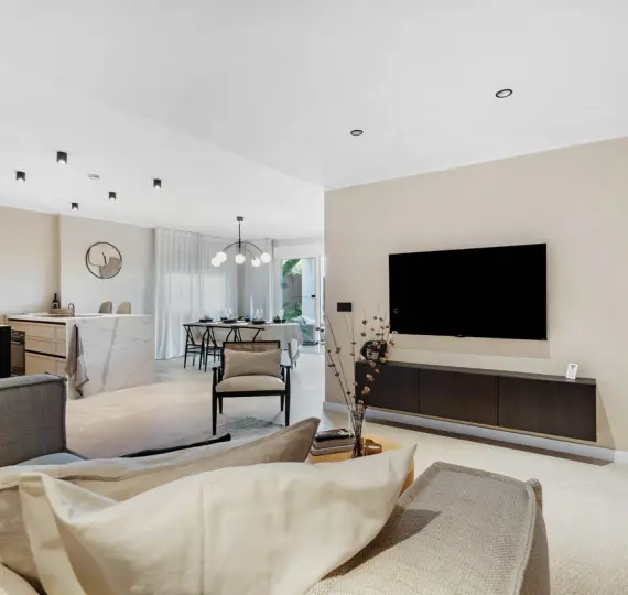 Sale of middle floor apartment in Nueva Andalucía