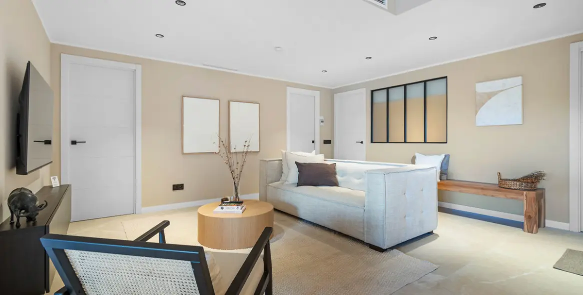 Sale of middle floor apartment in Nueva Andalucía 11