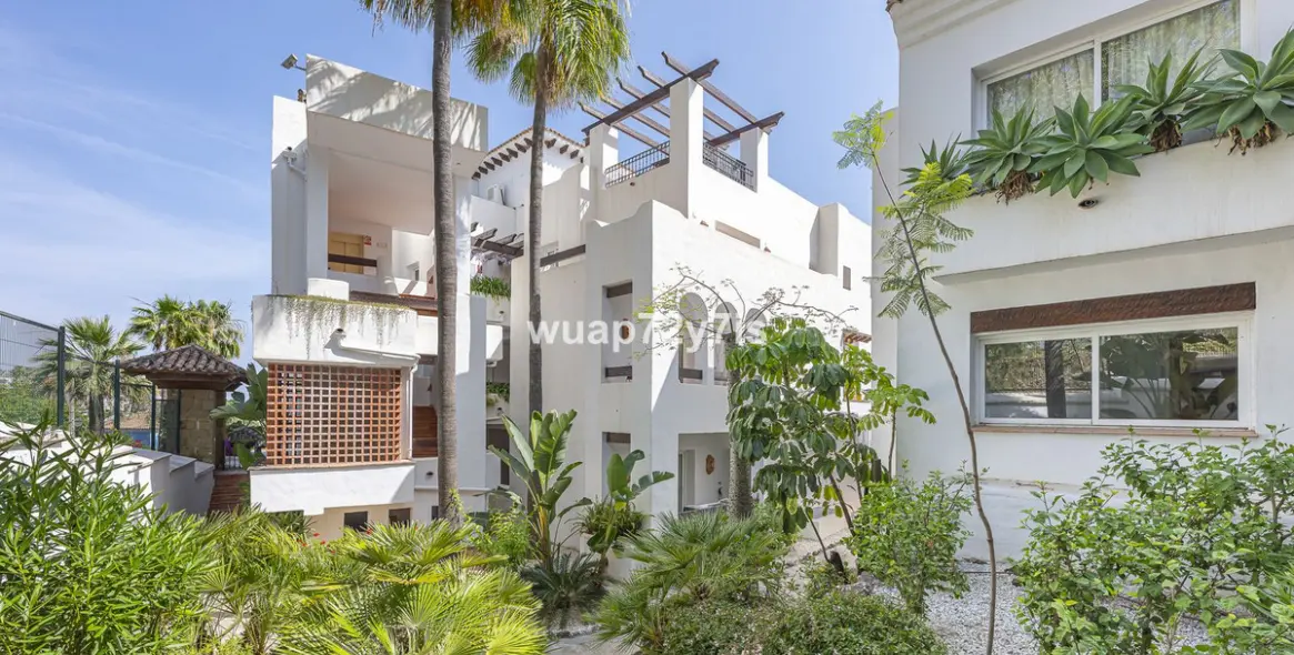 Продажа апартаментов на первом этаже в Nueva Andalucía 1