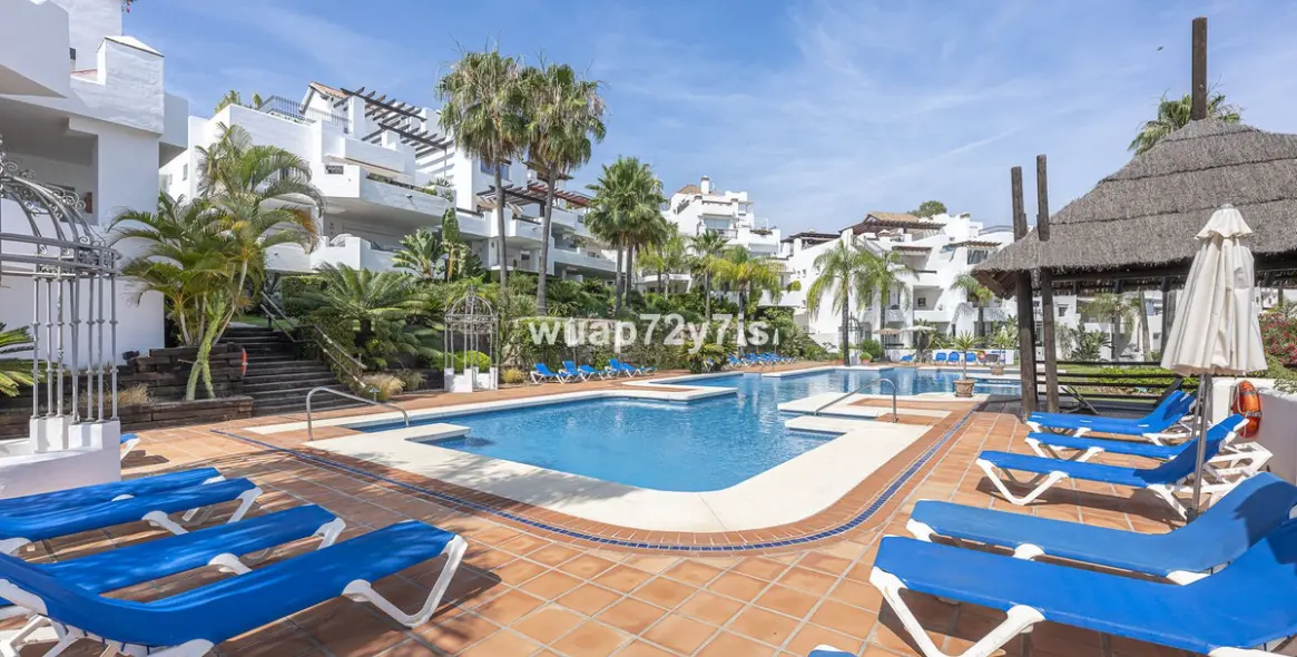 Продажа апартаментов на первом этаже в Nueva Andalucía 2