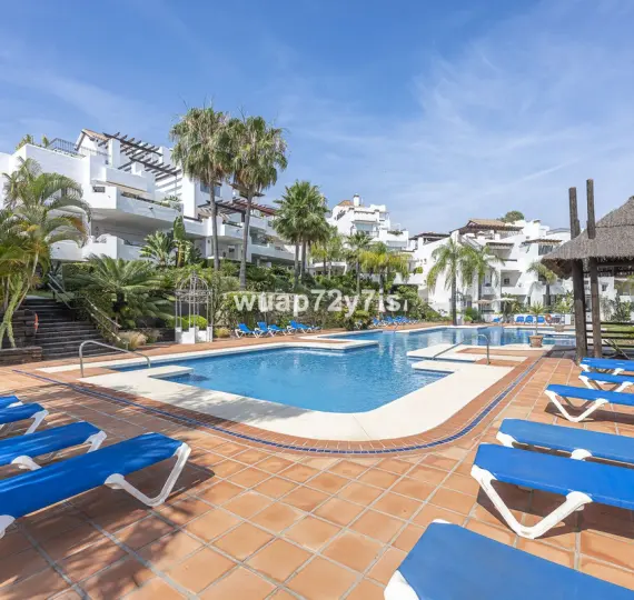 Продажа апартаментов на первом этаже в Nueva Andalucía