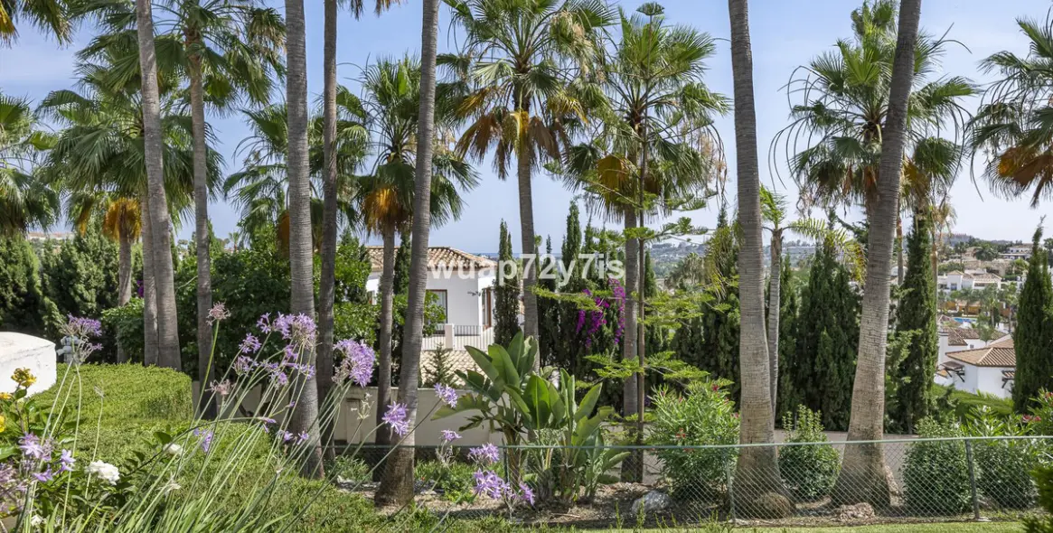 Продажа апартаментов на первом этаже в Nueva Andalucía 21