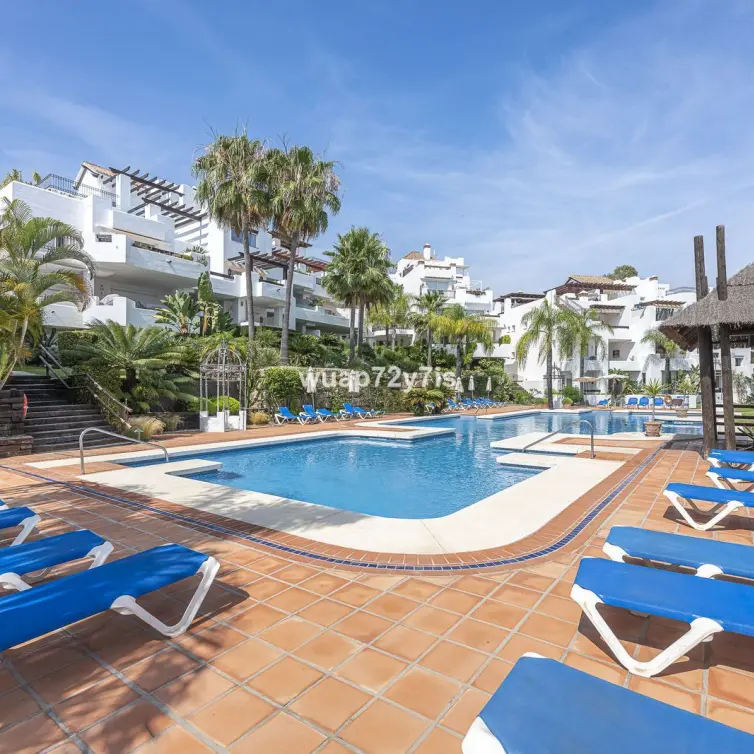 Venta de apartamento en planta baja en Nueva Andalucía