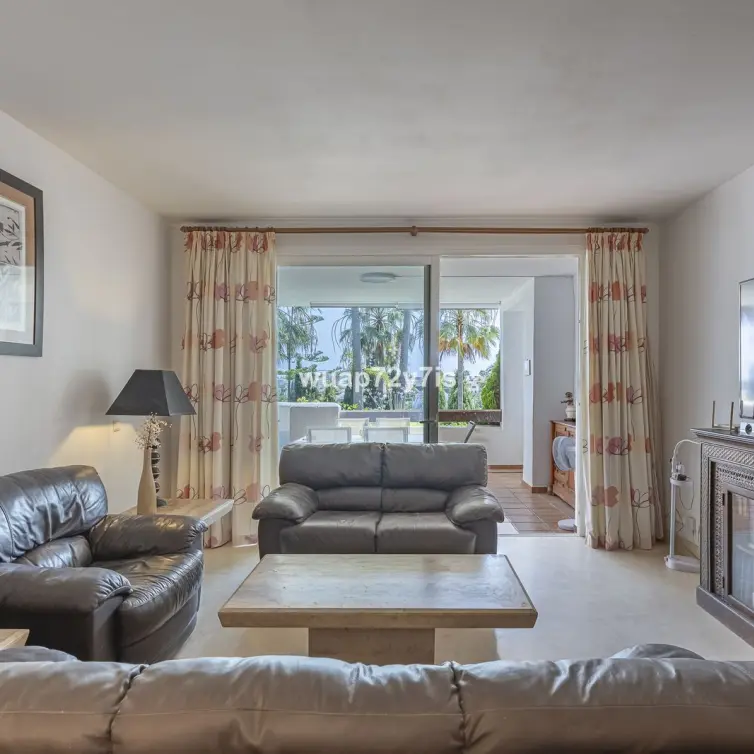 Venta de apartamento en planta baja en Nueva Andalucía