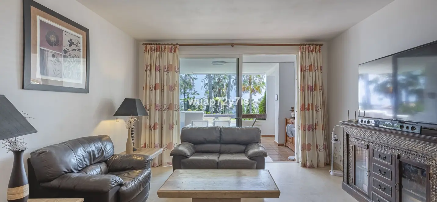 Venta de apartamento en planta baja en Nueva Andalucía 2