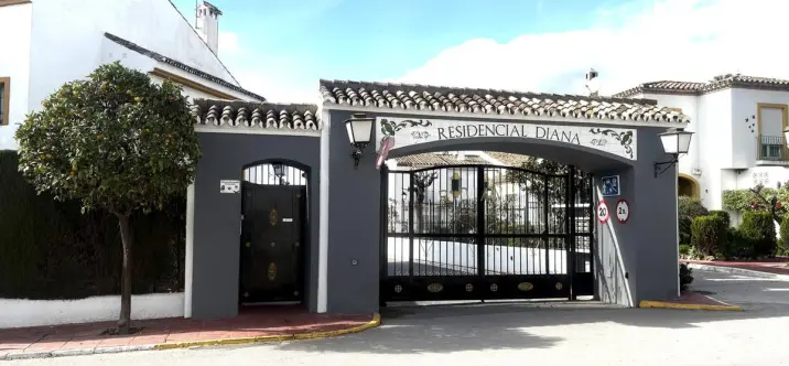 Продажа дома на две семьи в Cancelada 0