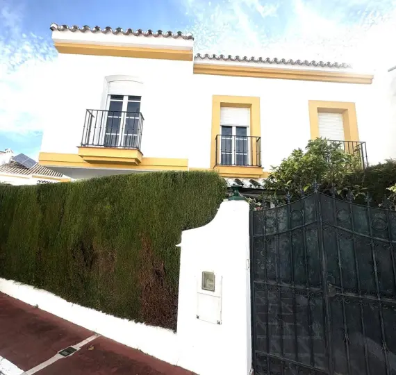 Продажа дома на две семьи в Cancelada