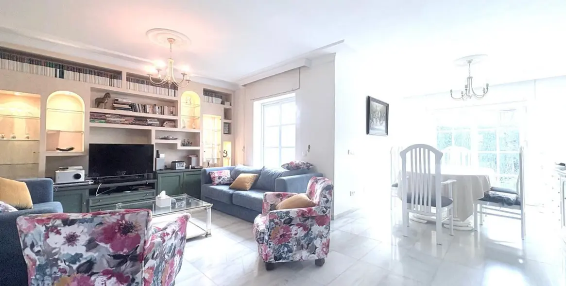 Продажа дома на две семьи в Cancelada 6