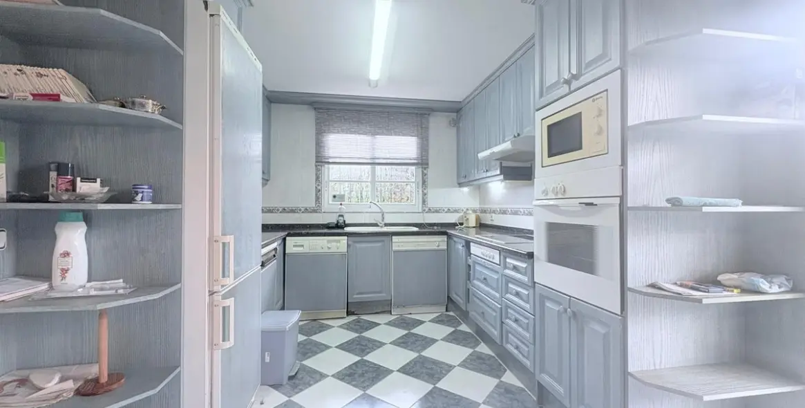 Продажа дома на две семьи в Cancelada 9