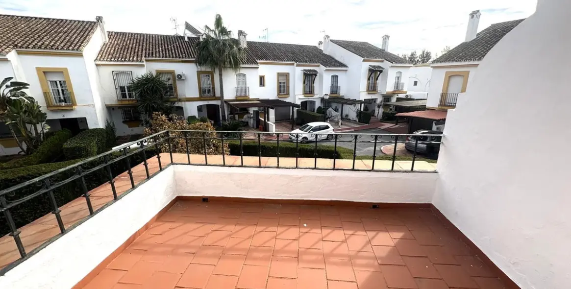 Продажа дома на две семьи в Cancelada 17