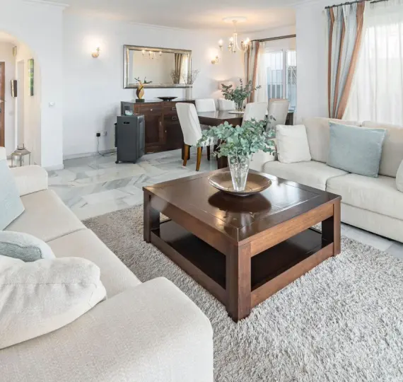 Продажа  отдельно стоящей виллы в Calahonda