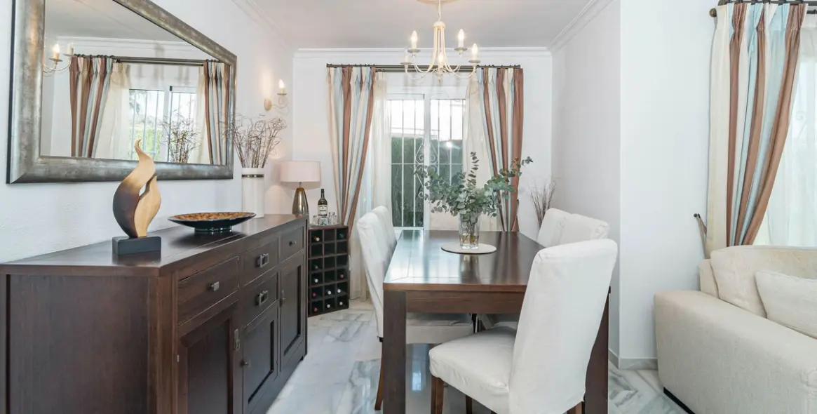 Продажа  отдельно стоящей виллы в Calahonda 8