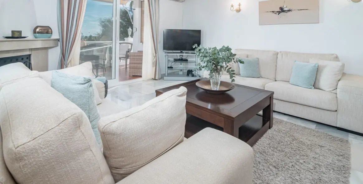 Продажа  отдельно стоящей виллы в Calahonda 12