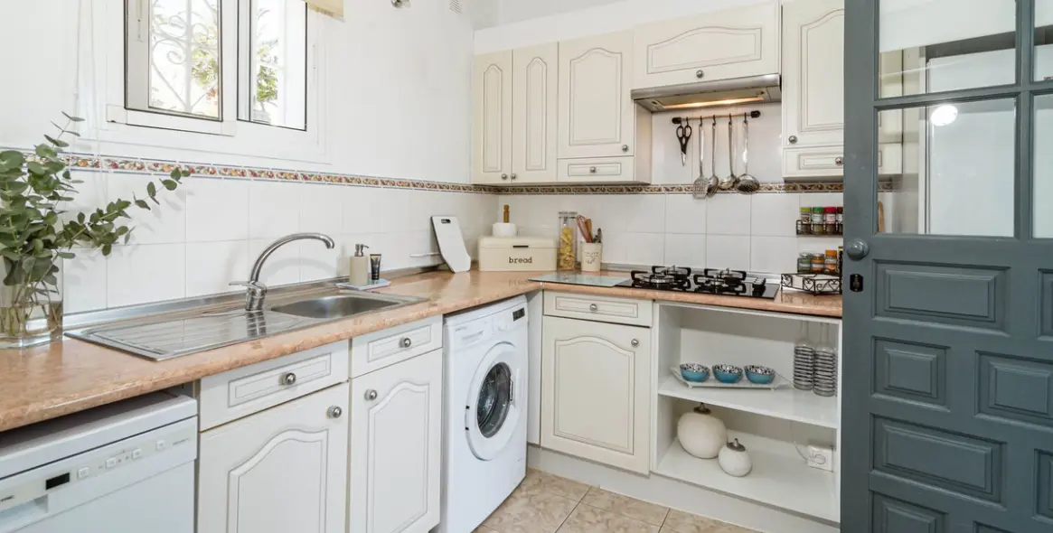 Продажа  отдельно стоящей виллы в Calahonda 16