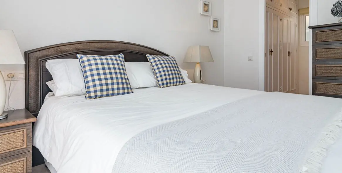 Продажа  отдельно стоящей виллы в Calahonda 19