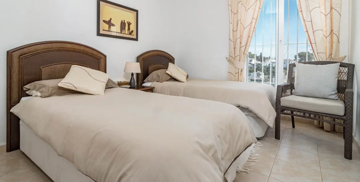 Sale of detached villa in Calahonda 22