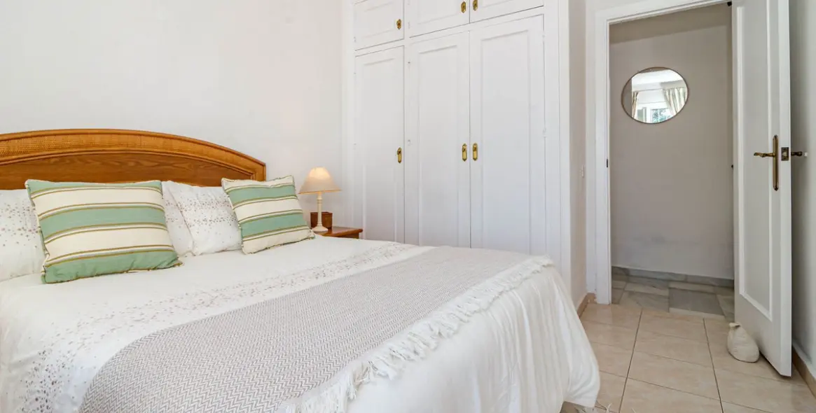 Sale of detached villa in Calahonda 23