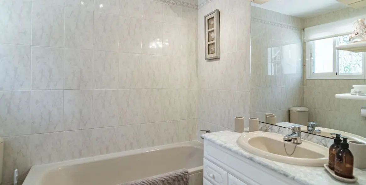 Sale of detached villa in Calahonda 26