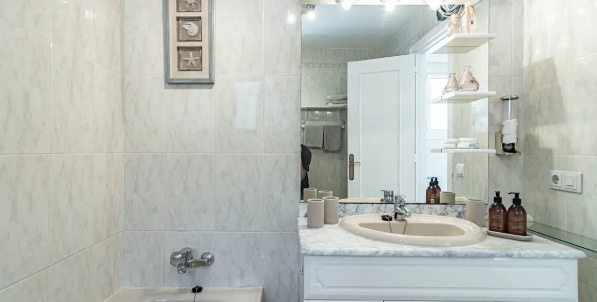 Sale of detached villa in Calahonda 27