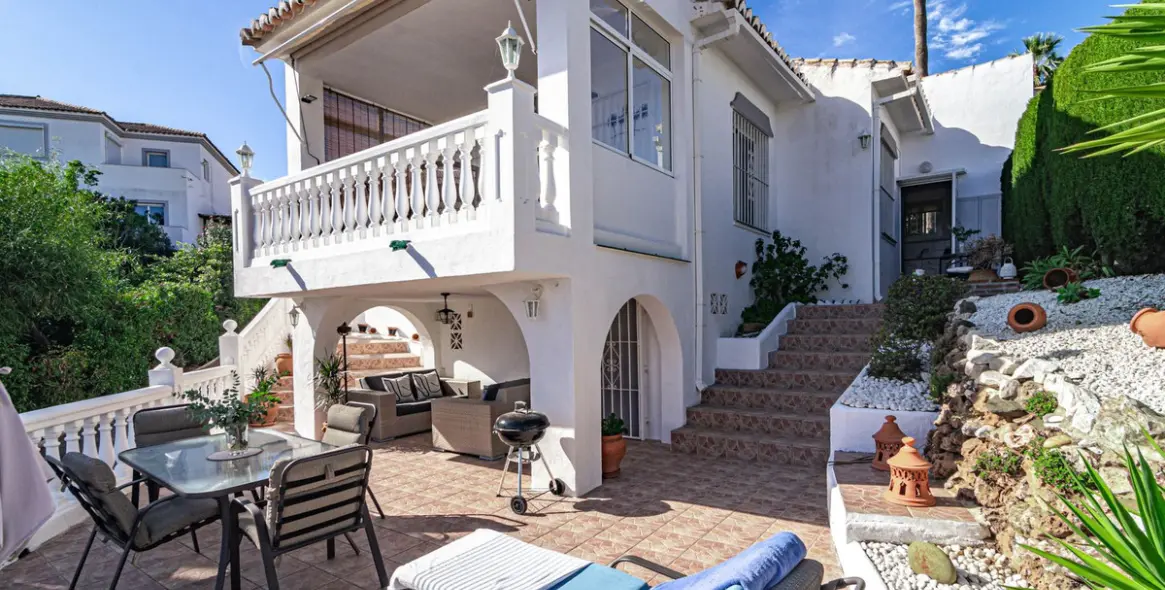 Sale of detached villa in Calahonda 33