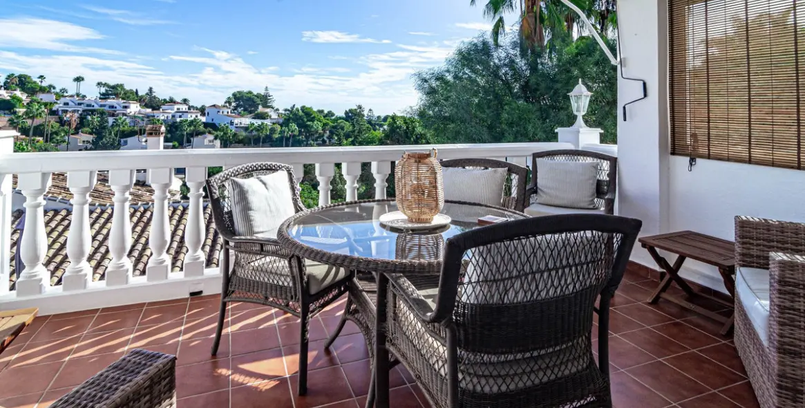 Sale of detached villa in Calahonda 34