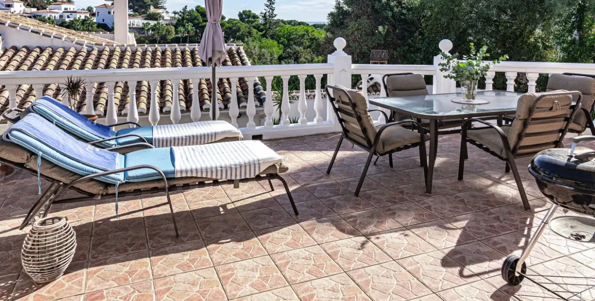 Sale of detached villa in Calahonda 43