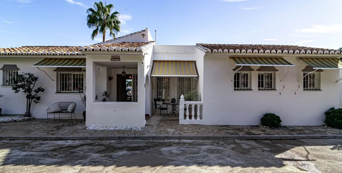 Sale of detached villa in Calahonda 48