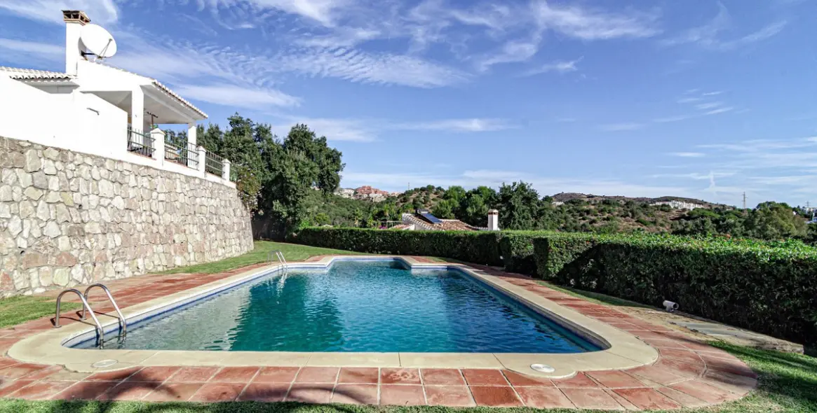 Sale of detached villa in Calahonda 50