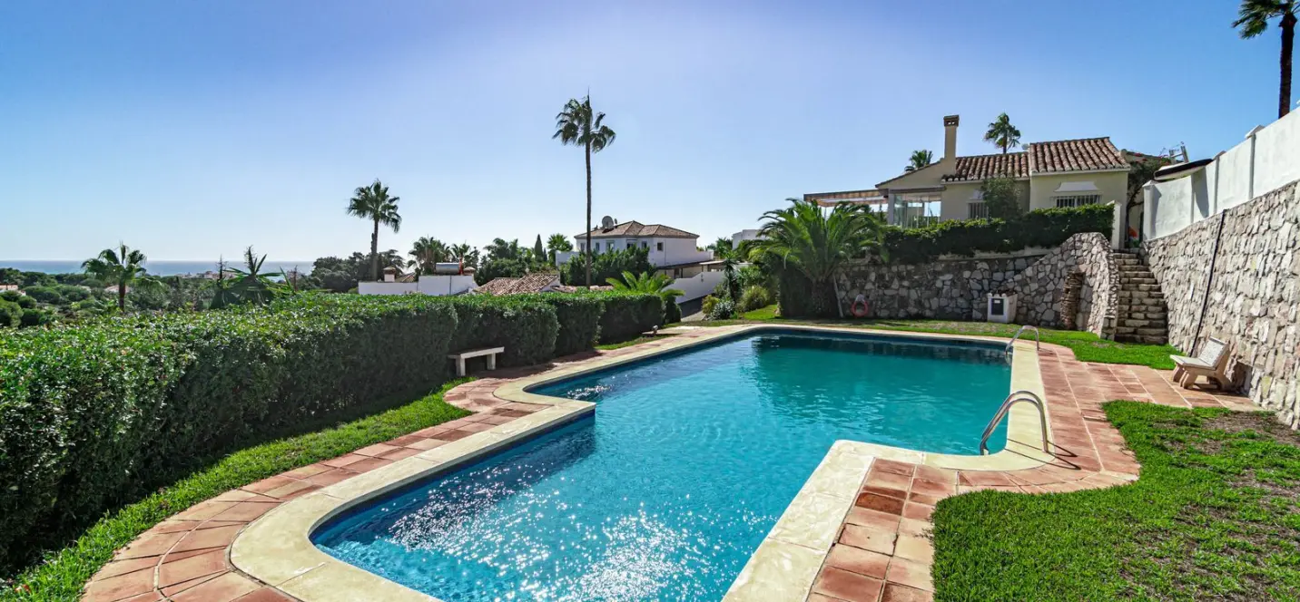 Venta de villa independiente en Calahonda 0