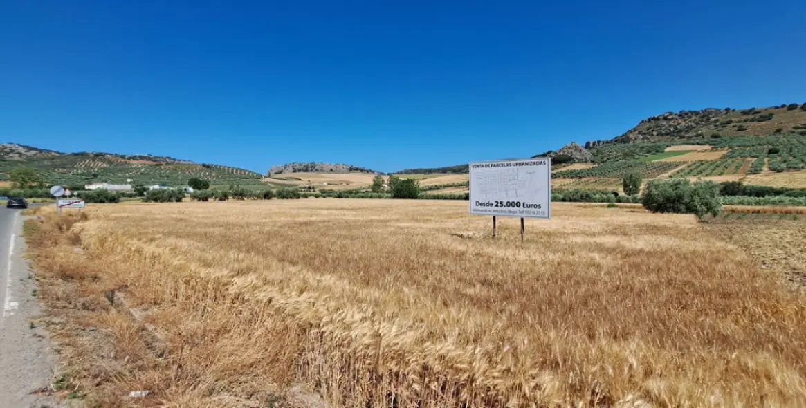 Venta de parcela residencial en Cuevas del Becerro 11