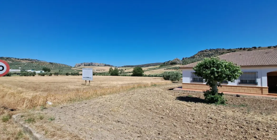 Venta de parcela residencial en Cuevas del Becerro 12