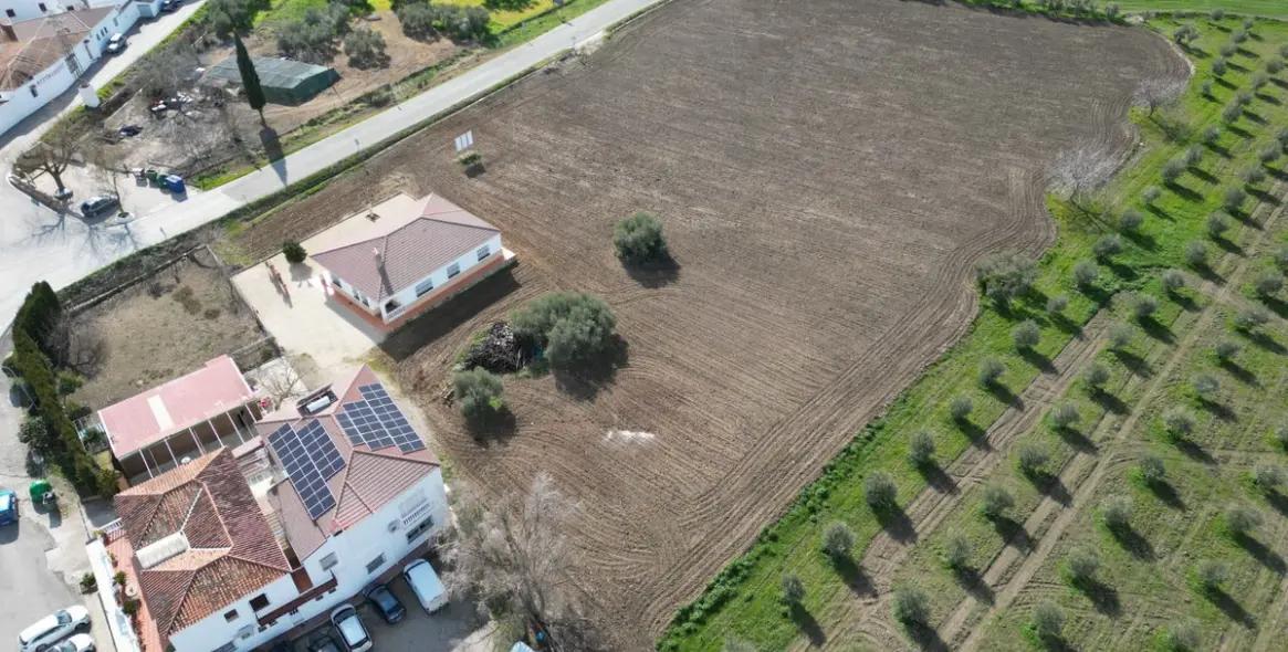 Venta de parcela residencial en Cuevas del Becerro 22