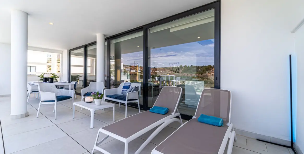 Sale of middle floor apartment in Fuengirola 21