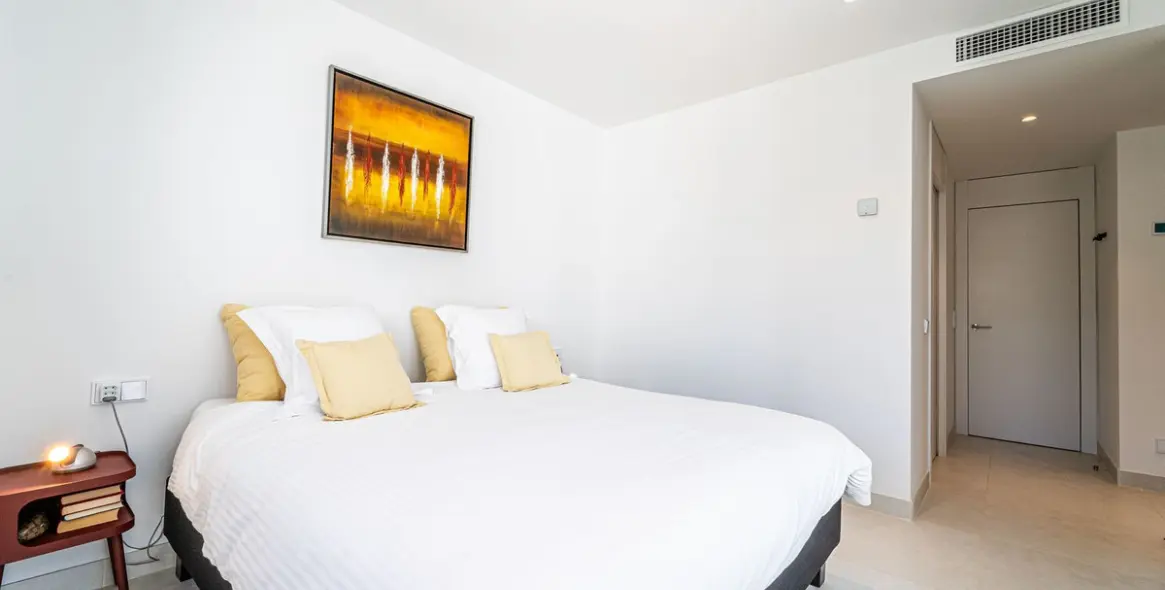 Sale of middle floor apartment in Fuengirola 26