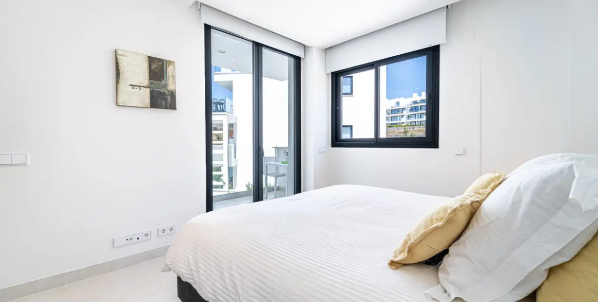 Sale of middle floor apartment in Fuengirola 28