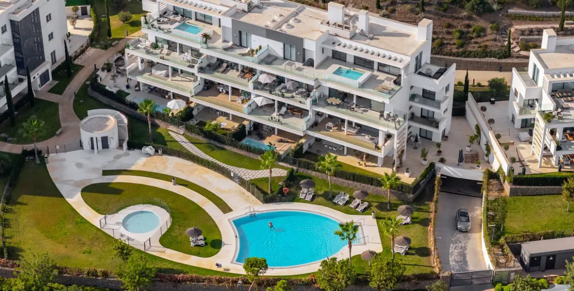 Sale of middle floor apartment in Fuengirola 31