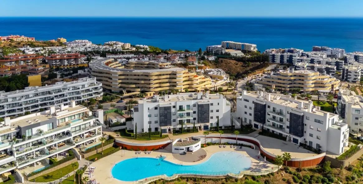 Sale of middle floor apartment in Fuengirola 34