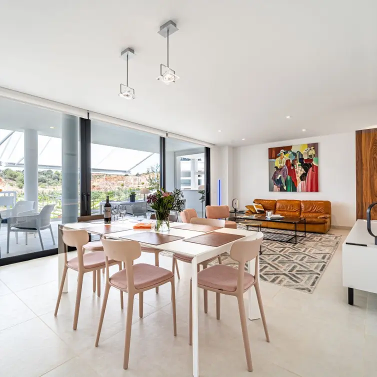 Sale of middle floor apartment in Fuengirola