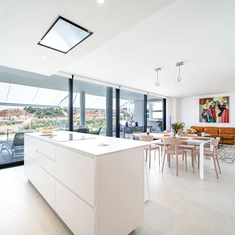 Sale of middle floor apartment in Fuengirola
