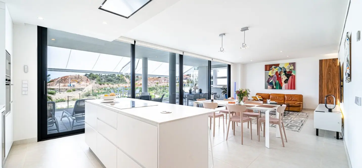Sale of middle floor apartment in Fuengirola 2