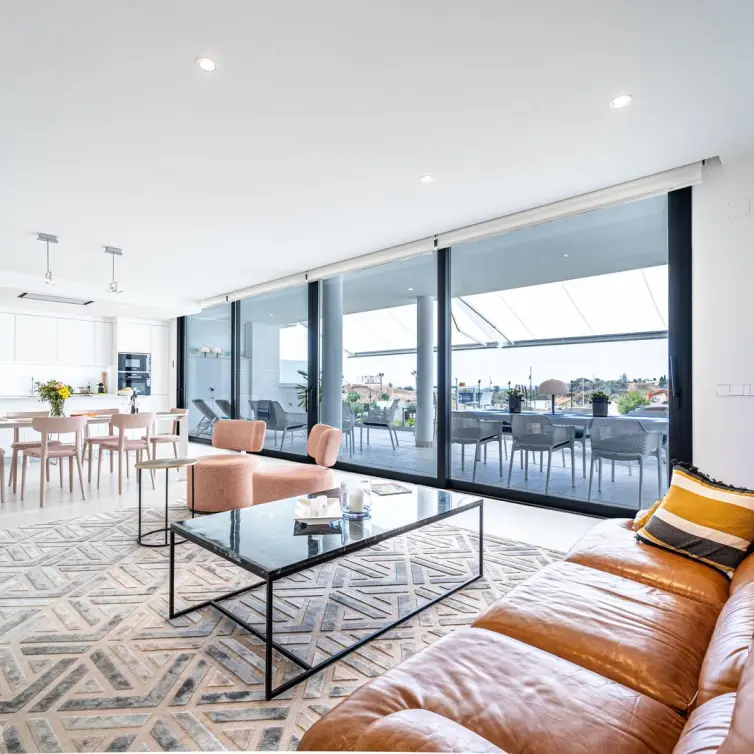 Sale of middle floor apartment in Fuengirola
