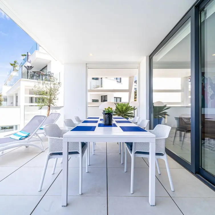 Sale of middle floor apartment in Fuengirola