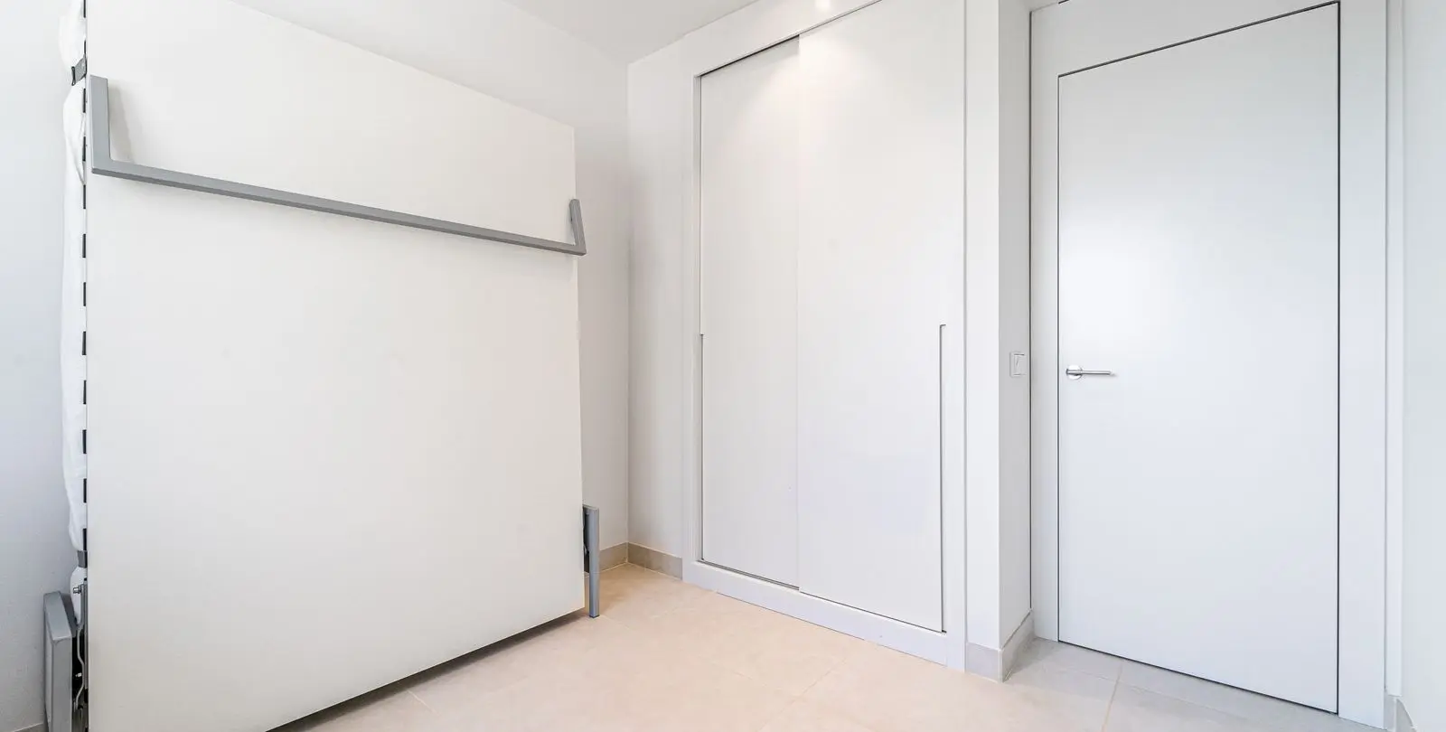 Sale of middle floor apartment in Fuengirola 12