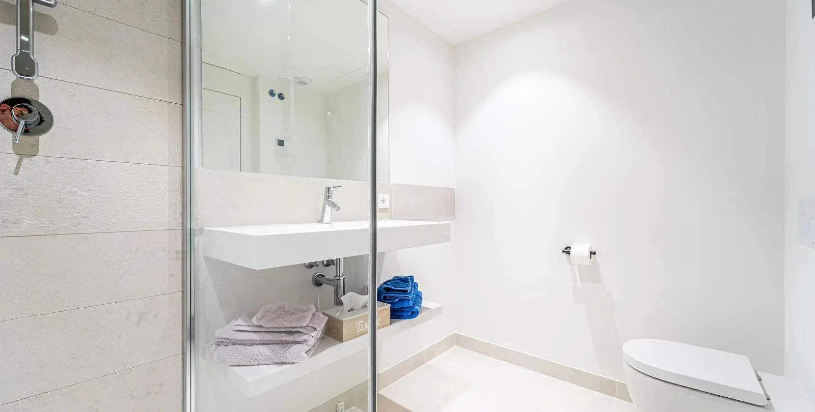 Sale of middle floor apartment in Fuengirola 15
